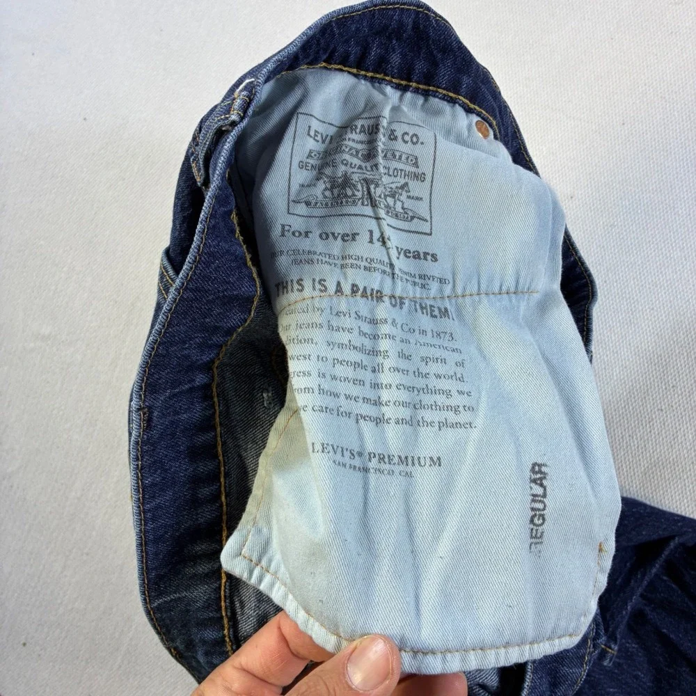 Levis Premium 505 Regular Fit Blue Jeans Mens 40x30 Dark Wash Straight Leg Denim